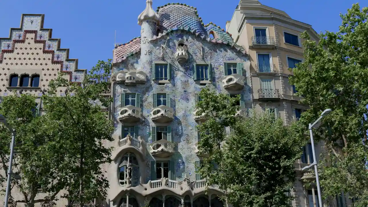 A street-level view of the Casa Batlló in Barcelona, showing its famous