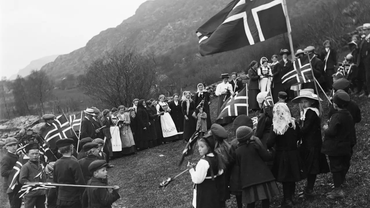 A black-and-white promotional graphic for relocating to Norway, titled