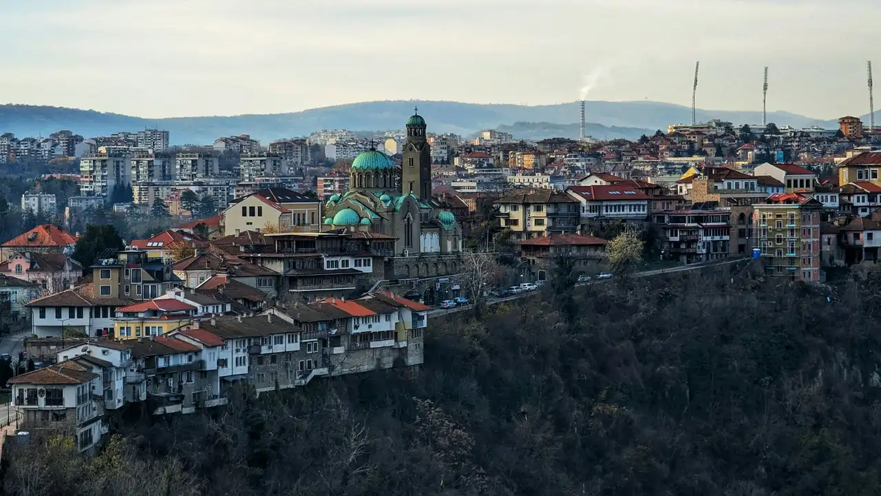 Scenic city view of Veliko Tarnovo, Bulgaria with historic houses and cathedral, a popular destination for travelers applying for Bulgaria visit visa from Dubai