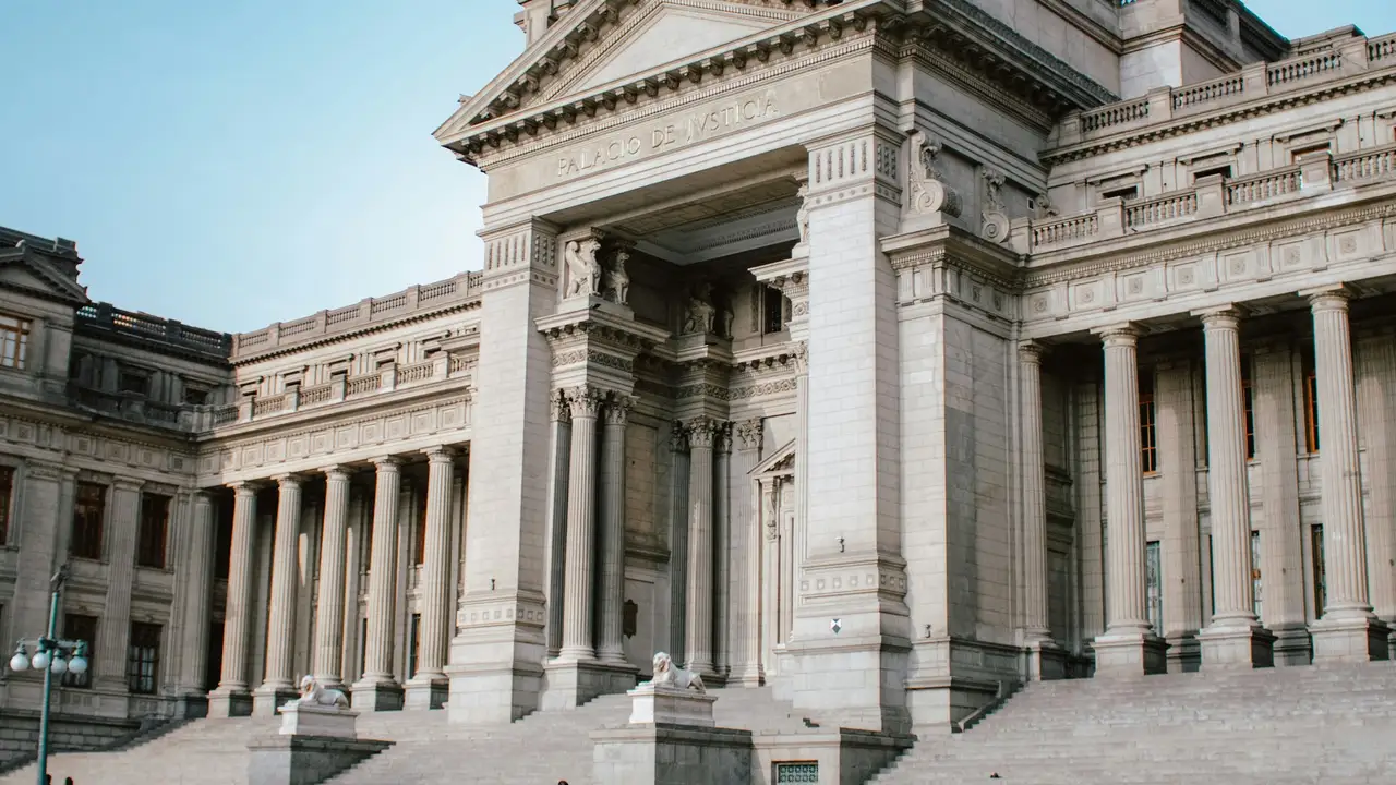 Palacio de Justicia in Lima, Peru, representing Peru’s legal and immigration system relevant to different types of Peru visas for Indian travelers, including tourist, business, work, and student visas.